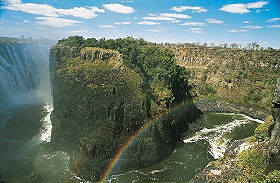 Exp&eacute;dition transafricaine, voyage - safari d'aventure de Johannesbourg &agrave; Nairobi, &agrave; travers l'Afrique du Sud, le Zimbabwe (ou le Botswana), les Chutes Victoria, la Zambie, safari en cano&eacute; sur le Zamb&egrave;ze, le Malawi, la Tanzanie, Zanzibar et le Kenya - Absolu Voyages